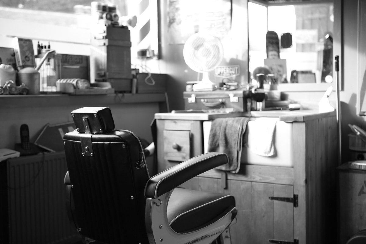 peter_howlett's tweet photo. Thanks to @GroomingRoomUK for another great cut and putting up with the kids! https://t.co/iu8A7zDLjX