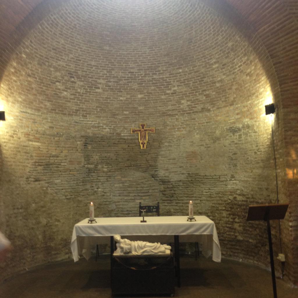 NCEAChaplain's tweet photo. Communion in the chapel #Catacombs #Callixtus #Hospitality @ExecDirNcea @SteveGibsonNCEA @NwcastleDiocese https://t.co/an98UtkffF
