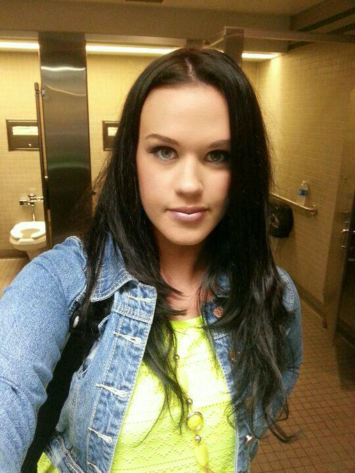 Zoom zoom! off to Arizona for the day for a shoot. Hope everyone has a great morning! 😊😊xoxo https://t<a href="/tag/comiccon"class="tags"><span>#comiccon</span></a><a href="/tag/humor"class="tags"><span>#humor</span></a>