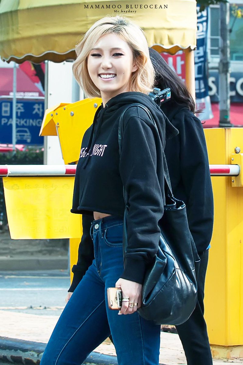 Iuhand's tweet photo. mamamoo ☆ hwasa https://t.co/P7RVkEL9wN
431