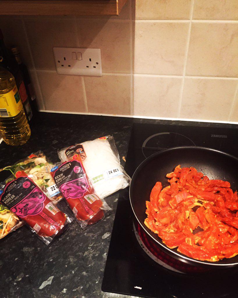EllaLouPow's tweet photo. #SweetChilli #PorkStrips #RiceNoodles and #Vegetables for dinner! #Yummy #ChefElla #Cooking #Dinner https://t.co/VEGbud3gTy