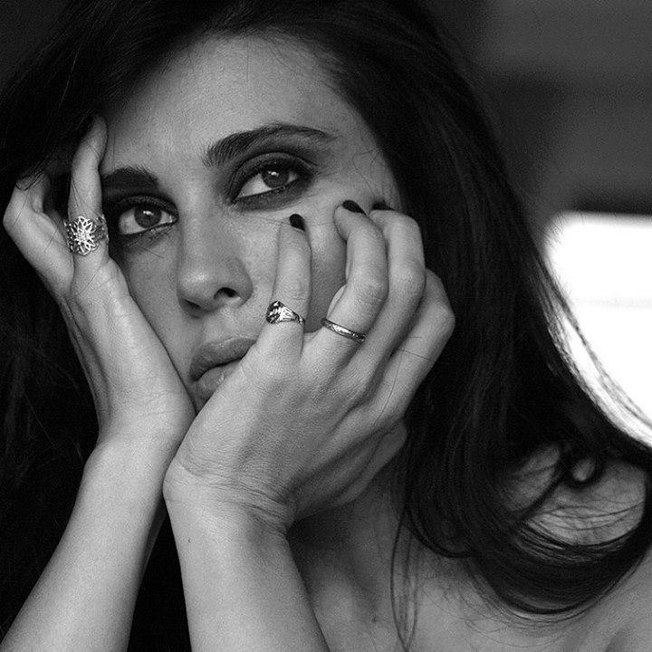 قمة الضعف ، أن نخسر سعادتنآ ؛
من أجل أشخآص فارقونآ بملئ إرادتهم .!