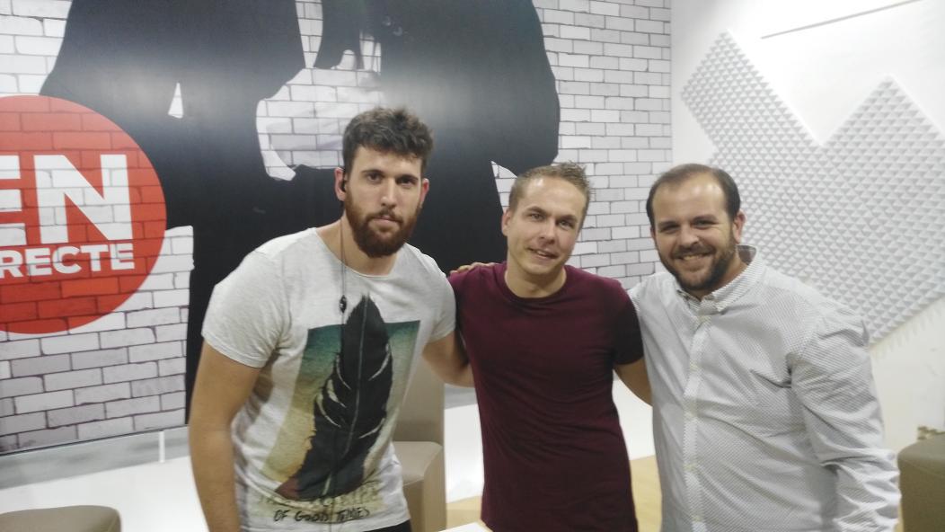 santi_puentes's tweet image. hoy antes del informativo grata visita de @VictorSamsha de @Samsha_Rest,un lujo para un cocinillas como yo,muy top!