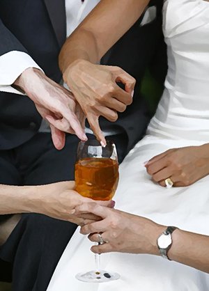 An overview of a #Persian wedding ceremony (aghd) - it involves honey! | via <a href="/ChaiPersian/">Chai & Conversation</a> bit.ly/1W40NPX