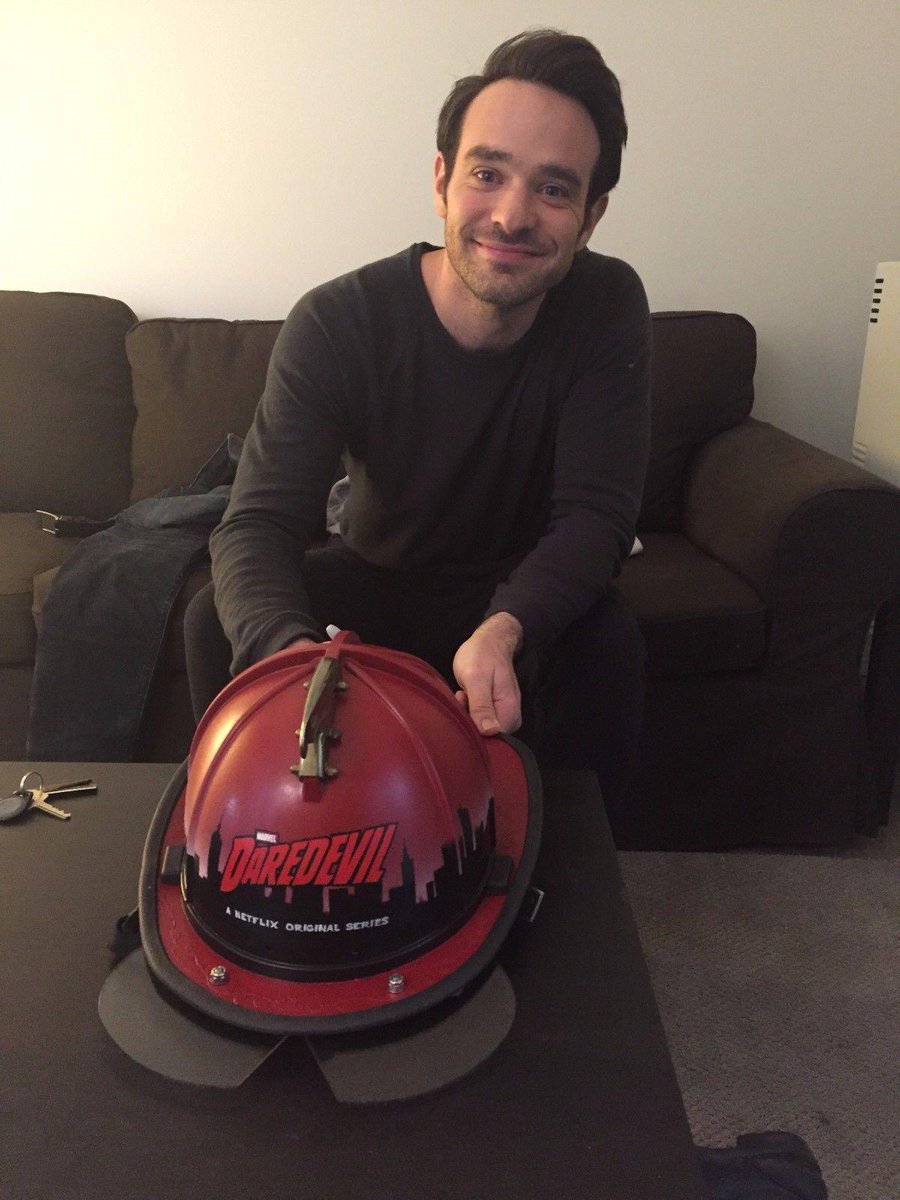 Bid NOW for the <a href="/FDNY/">FDNY</a> <a href="/Marvel/">Marvel Entertainment</a> <a href="/Daredevil/">Daredevil</a> Helmet! It's signed by the cast! Bid now: ebay.to/1OQuka1 #NYCC