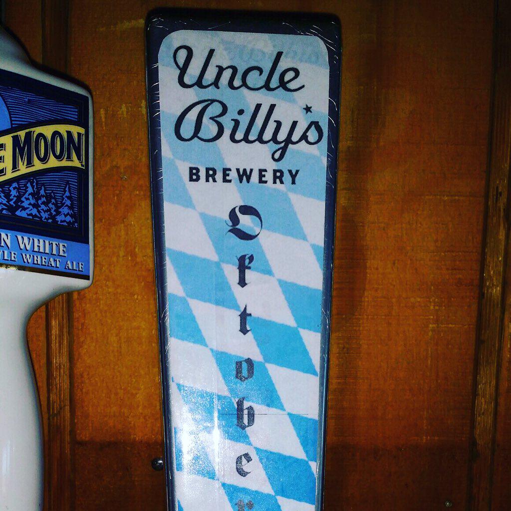 hillsanddalestx's tweet image. $3.50 @unclebillys Oktoberfest pints till Midnight in the #centeroftheuniverse #craftbeer #54taps