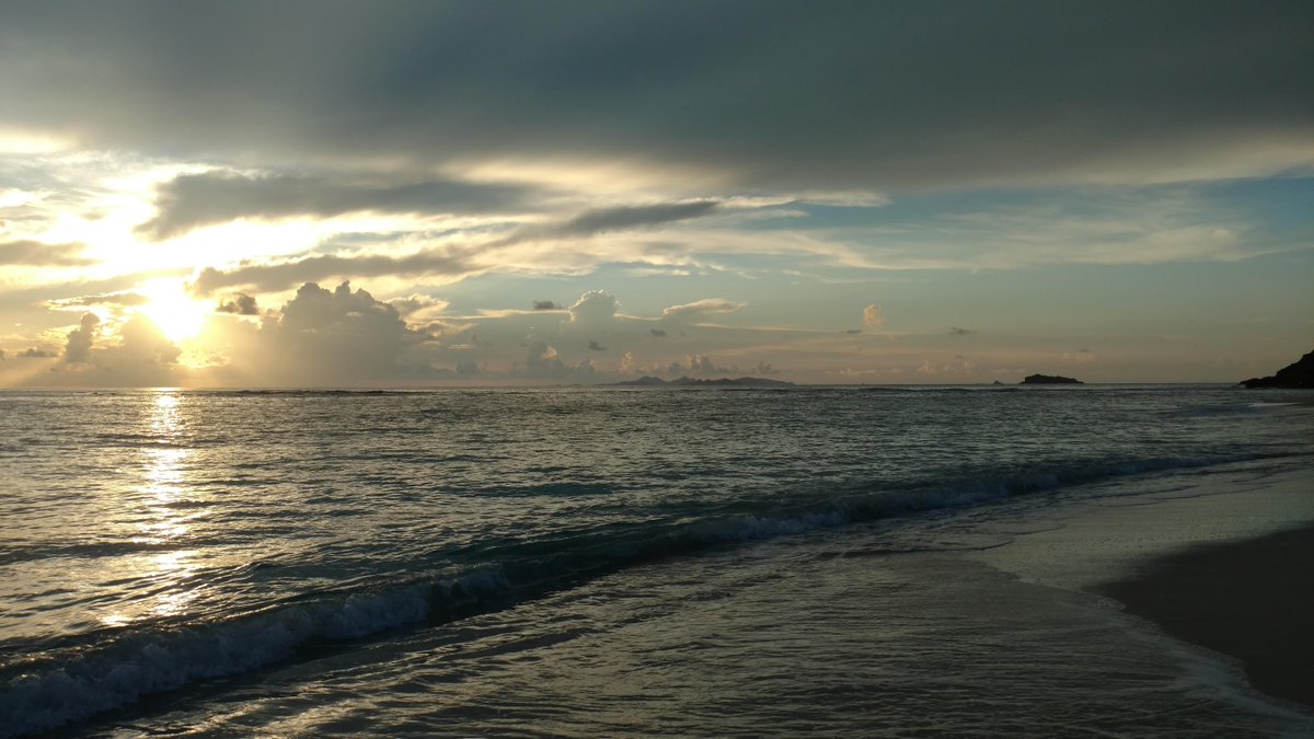 Sint Maarten sunrise yesterday, St. Barths in the distance  #sintmaarten #dawnbeach #sunrise #caribbean #westin