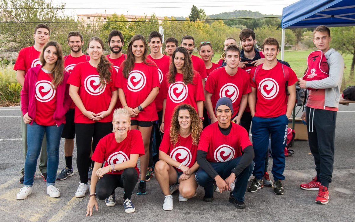 Alumnos de primero de CFGS de IES Bendinat de voluntarios en @chpaguera #challengeMallorca