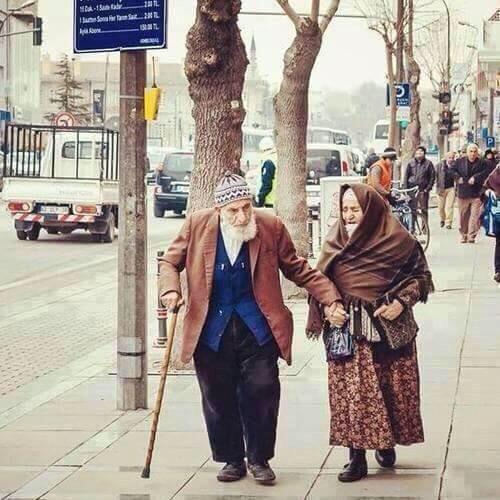 فيافي on Twitter: "﴿هن لباس لكم وأنتم لباس لهن﴾ القرآن لا يمر على هذا المعنى دون لمسة حانية تمنح العلاقة الزوجية شفافية ورفقاً ونداوة💕 https://t.co/saFfoblZPZ" / Twitter