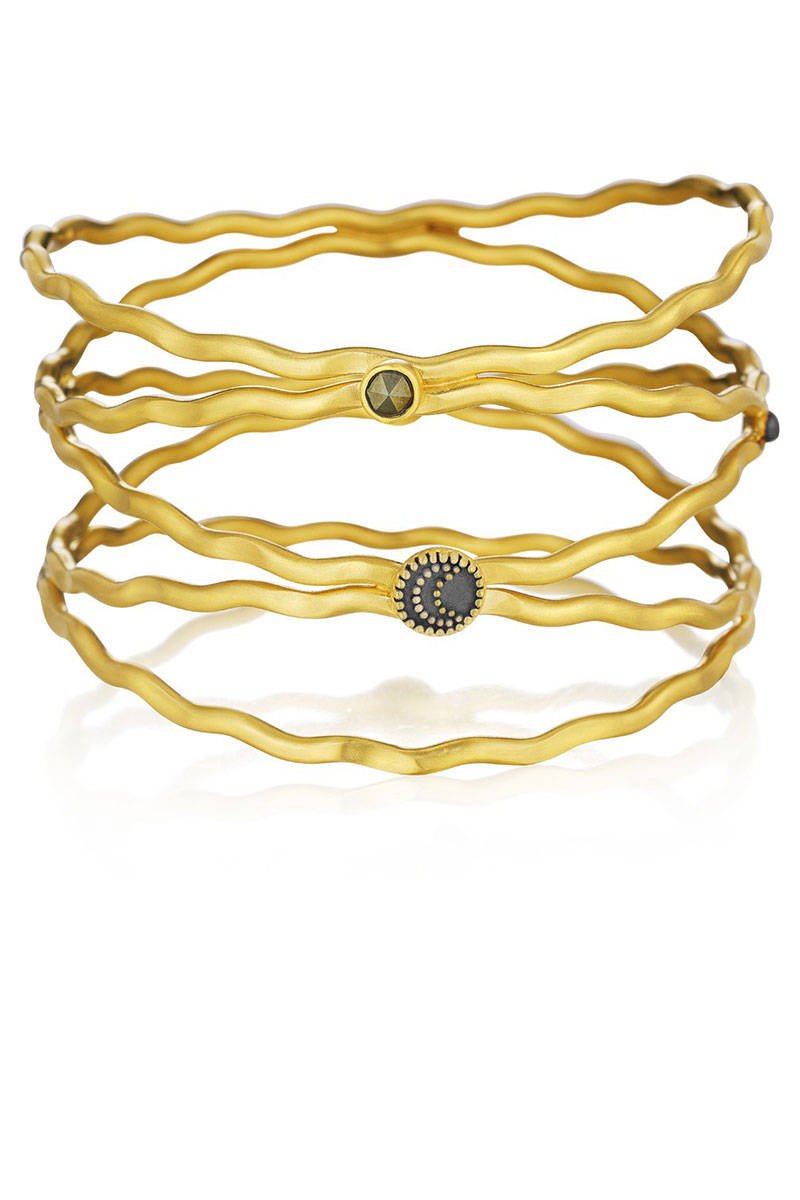 ACraftedHand's tweet image. RT @harpersbazaarus: 10 Philanthropic Brands Using Fashion For A Good Cause bit.ly/1jzSDxI