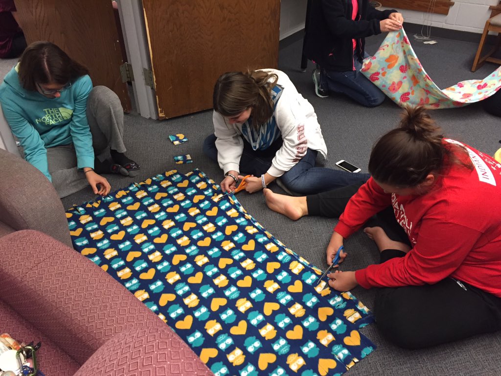 AU_ProjectLinus's tweet image. Thank you @RiceHallAU @abbi_stephens 2CD hall for cutting blankets tonight!