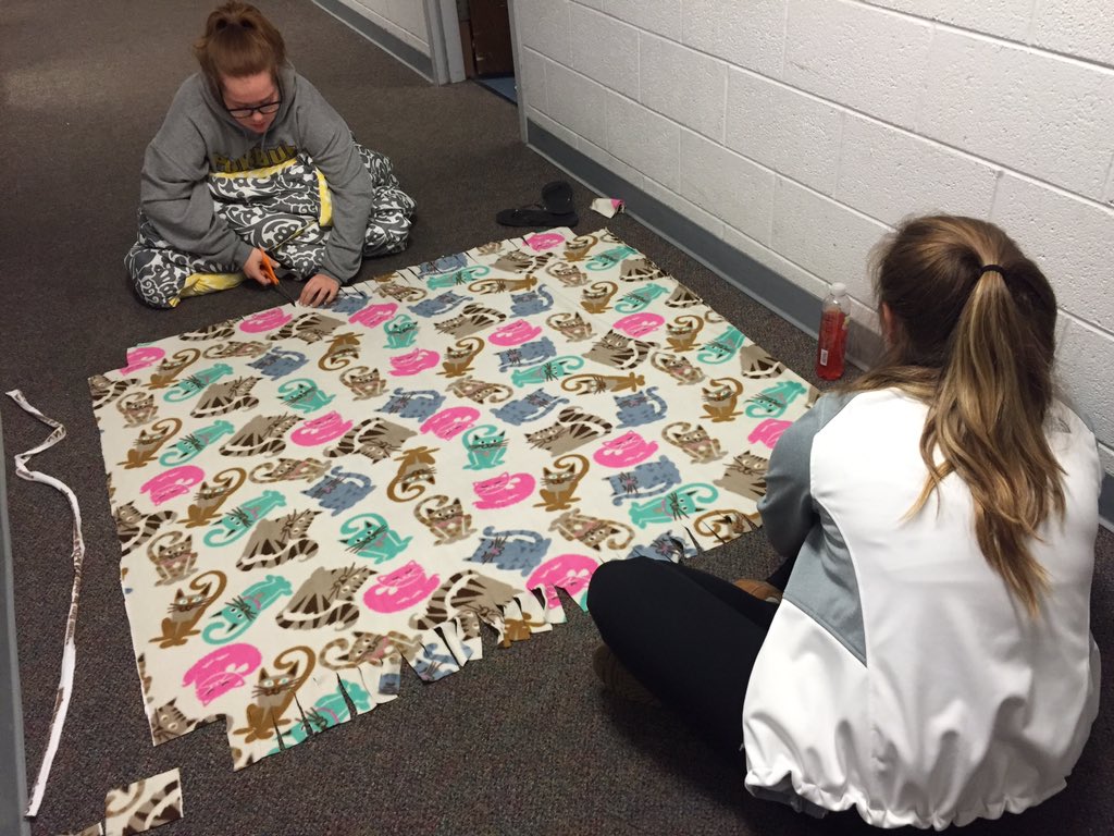 AU_ProjectLinus's tweet image. Thank you @RiceHallAU @abbi_stephens 2CD hall for cutting blankets tonight!