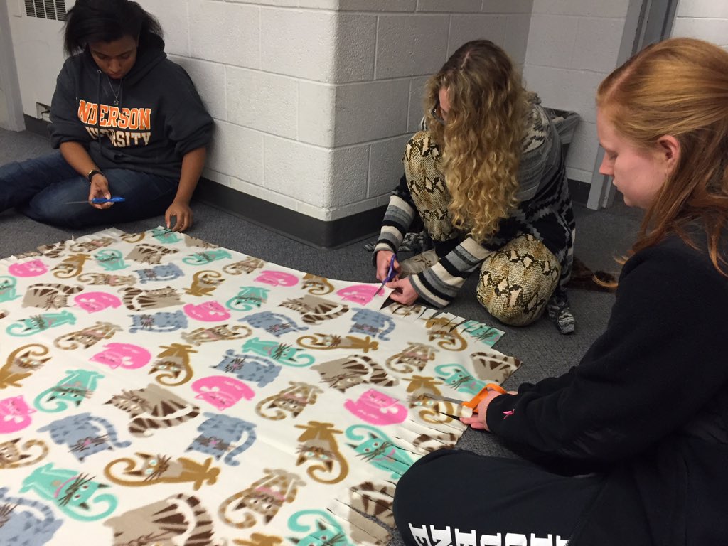 AU_ProjectLinus's tweet image. Thank you @RiceHallAU @abbi_stephens 2CD hall for cutting blankets tonight!