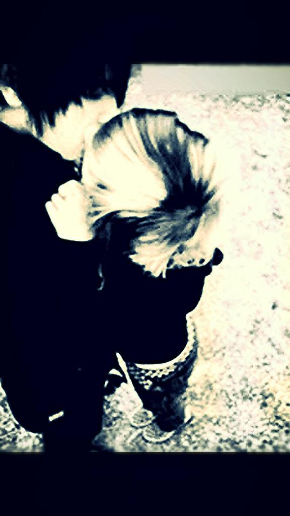 bbirthday85's tweet image. Axel: I wish I had this *frowns* I hate being alone *plays with his hair and sighs*