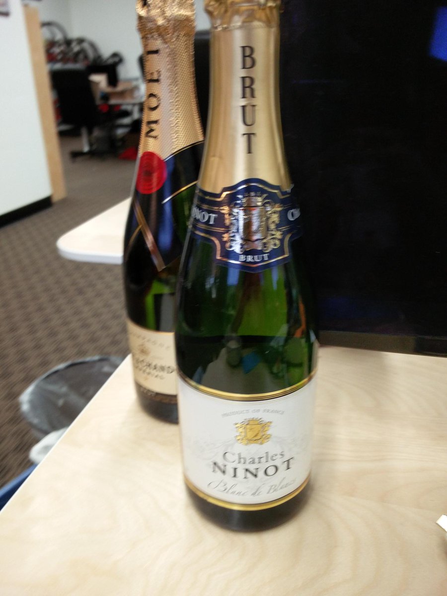 girlie_mac's tweet image. Two bottles of champagne in a week :-) This time at #HTML5DevConf as a speaker gift 🍷🎁