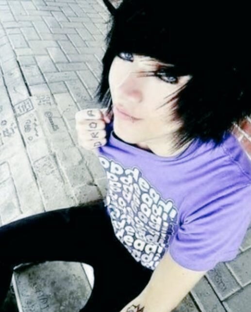 bbirthday85's tweet image. Axel: #OpenRP *sits outside his school and sighs softly* this place is torture *mumbles*