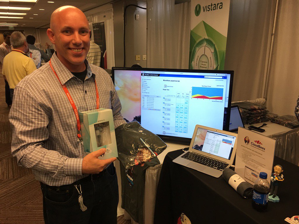 udaypal's tweet image. @CloudBees booth at #DevOpsEnterprise giving away lots of goodies