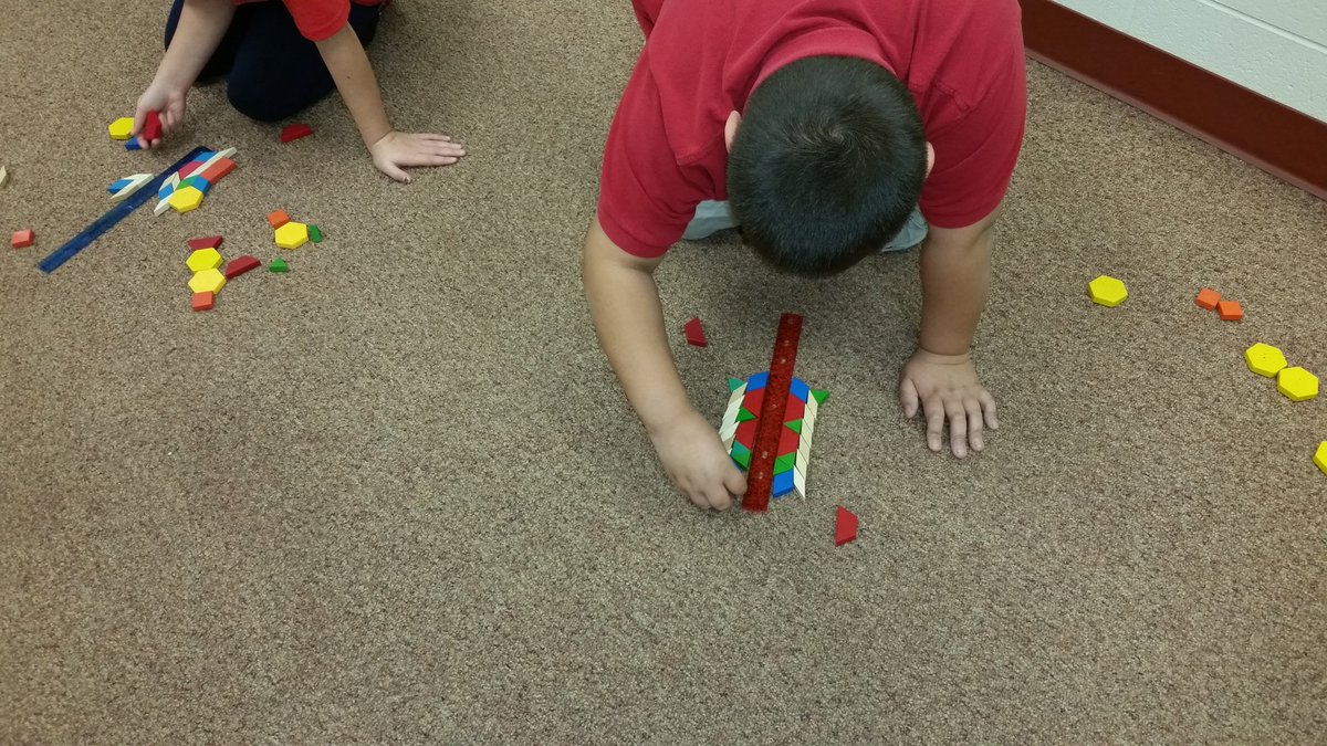 Holley405's tweet photo. Playing with pattern blocks to practice symmetry! #schk12 #lilgovs https://t.co/O5GiAGEKQH