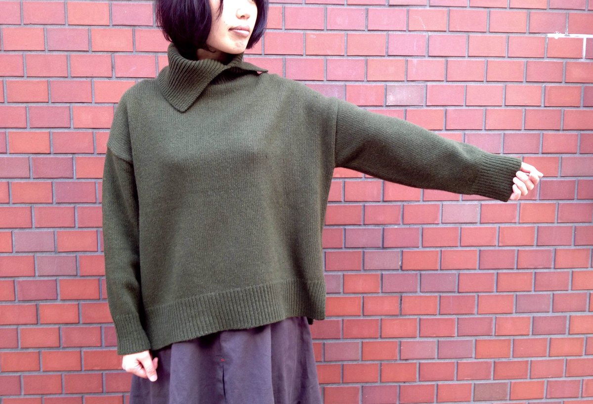 リーラアンドシッタ 自由が丘 切り込みタートルニットのご紹介です トレンドのタートルニットですが 少し変わった首元が特徴です 素材はウール１００ トップス 9800 スカート 7500 All Tax Lila Jiyugaoka 自由が丘 T Co Nbyns2edaj