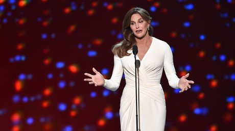 ElNacionalWeb's tweet photo. Caitlyn Jenner podría posar desnuda en su nuevo libro 
https://t.co/4NSblJri4v https://t.co/v6P156klqu