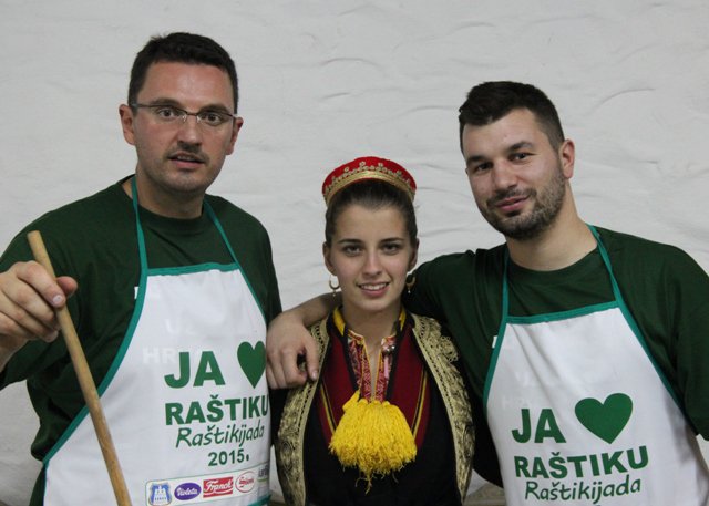 crossbordertour's tweet photo. #Agritourism #Konavle representatives on #eno #gastro #event Raštikijada with #traditional #food #Zelenamenestra.. https://t.co/N1Bgh47fMR