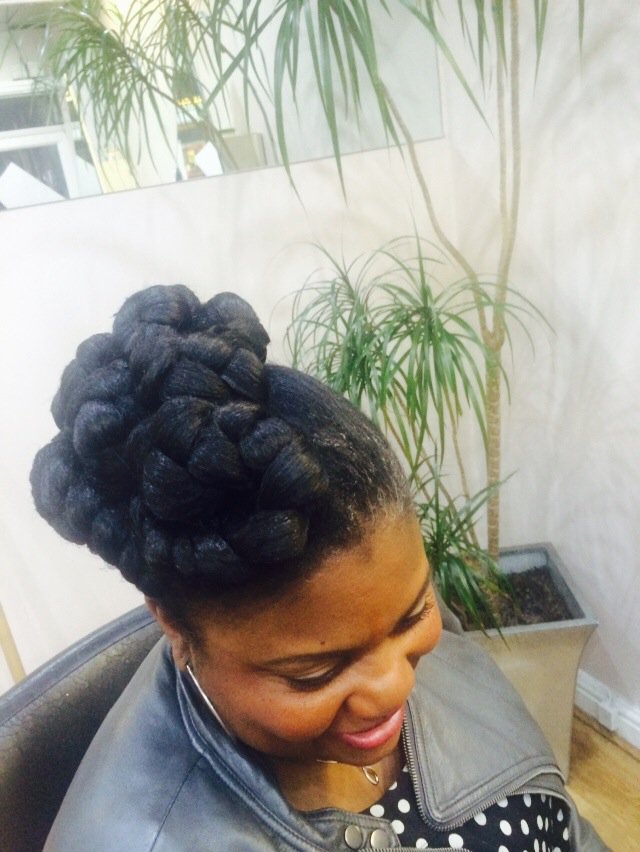DawnRisingUK's tweet photo. Afro washed and straightened by #Creatyve andvpersuaded to do a knotted updo @MOBOAwards https://t.co/zjkRbWefoI
