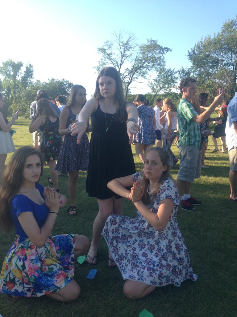 HAPPY BIRTHDAY LAURA MARANO LOVE U SO MUCH thanks for being a cool roommate and Pepe friend I miss you a lot!!!!!!! 