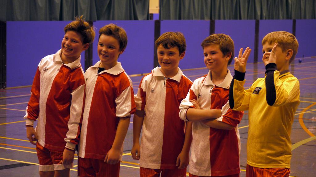 3rdPerthBB's tweet photo. Our boys after the final of last night's @3rdPerthBB Uni hockey event. #unihockey #bbmidweek https://t.co/VtzDRS8OkJ