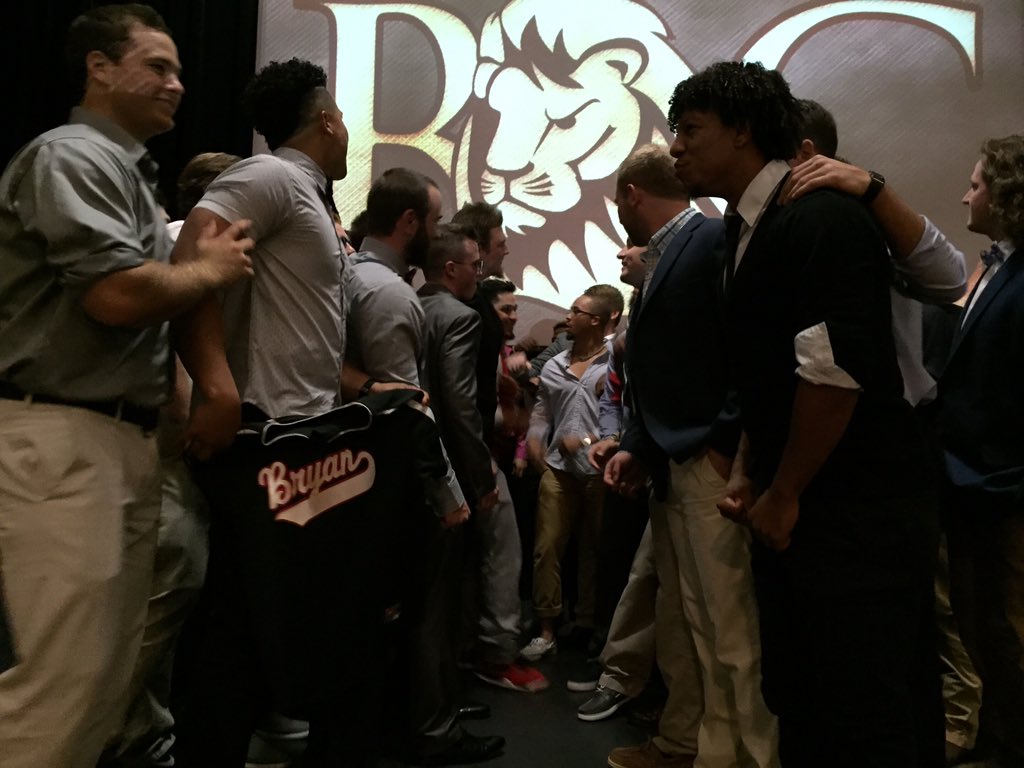 BCLionsBaseball's tweet photo. Opening night tonight for #FWS2015! Things got a little heated last night - should be a competitive series! #firedup https://t.co/aBRDvsfdWe