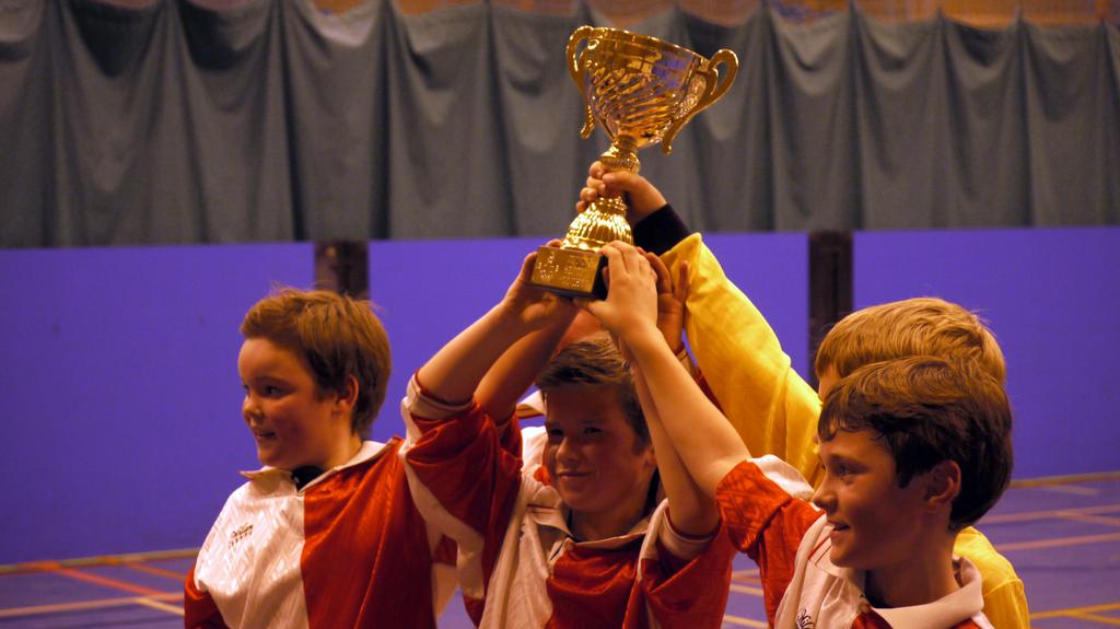 3rdPerthBB's tweet photo. The boys with the new @3rdPerthBB Uni hockey trophy. #bbmidweek #unihockey https://t.co/9utFh2iRKE