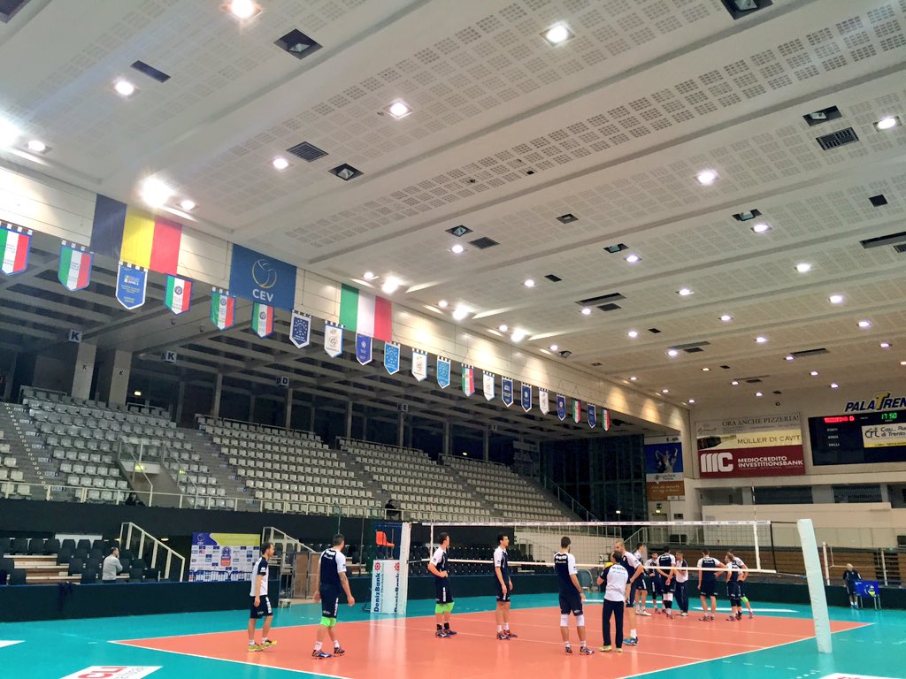 trentinovolley's tweet photo. #PalaTrento, #CampionidItalia al lavoro alla vigilia del match di #CEVChampionsLeagueM col #Maaseik https://t.co/iS8mFQs9lN