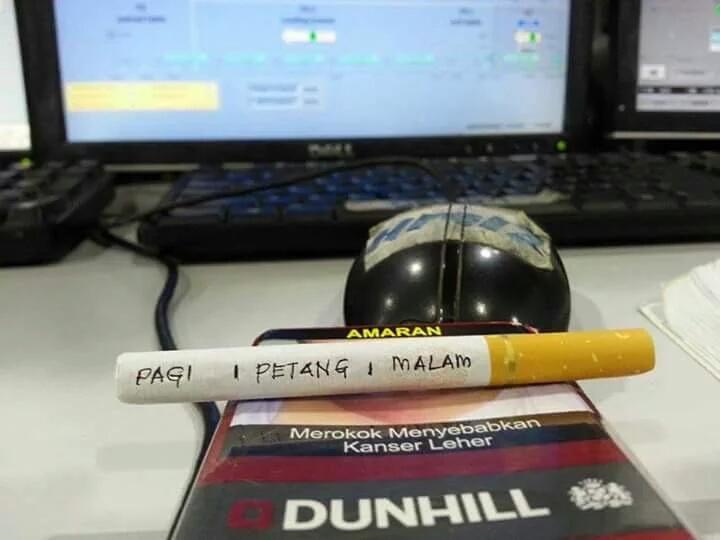 SantaiDanSampah's tweet photo. Tahukah anda sebatang rokok boleh isap untuk 3 kali. Berjimat cermat la, rokok sekarang naik harga. Huhu https://t.co/GfR5C8zBCO