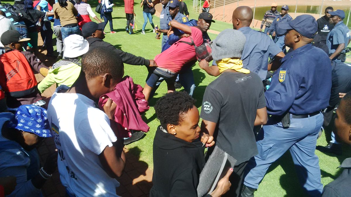UJFMF's tweet photo. @ANN7tv #OccupyUJ Police and Bouncers were beating and assaulting students and workers https://t.co/ZaPWCHQeTH