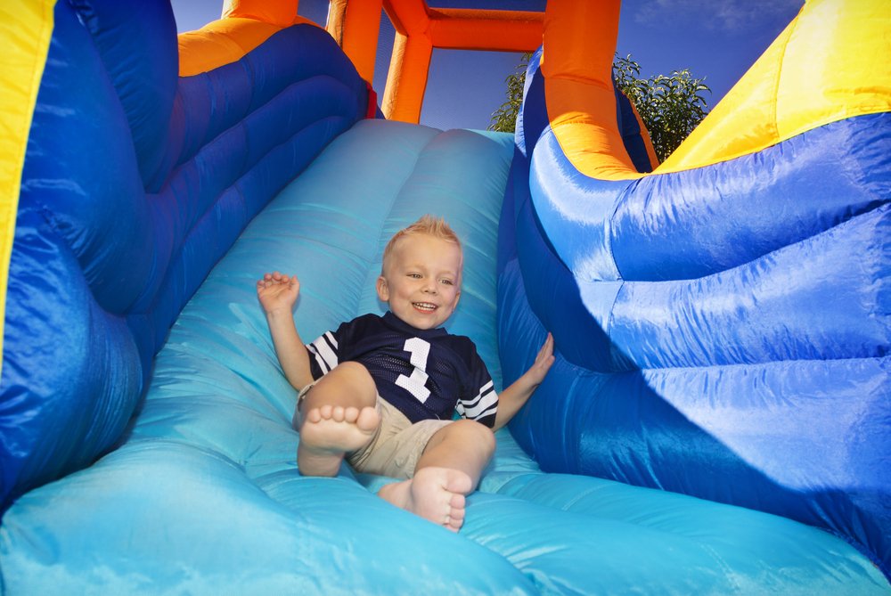 Extremely_Fun's tweet image. What could be more fun than a water slide? A #waterslide #bouncehouse combo! waterslideandbouncehouserentals.com/2015/11/water-… #kids #party
