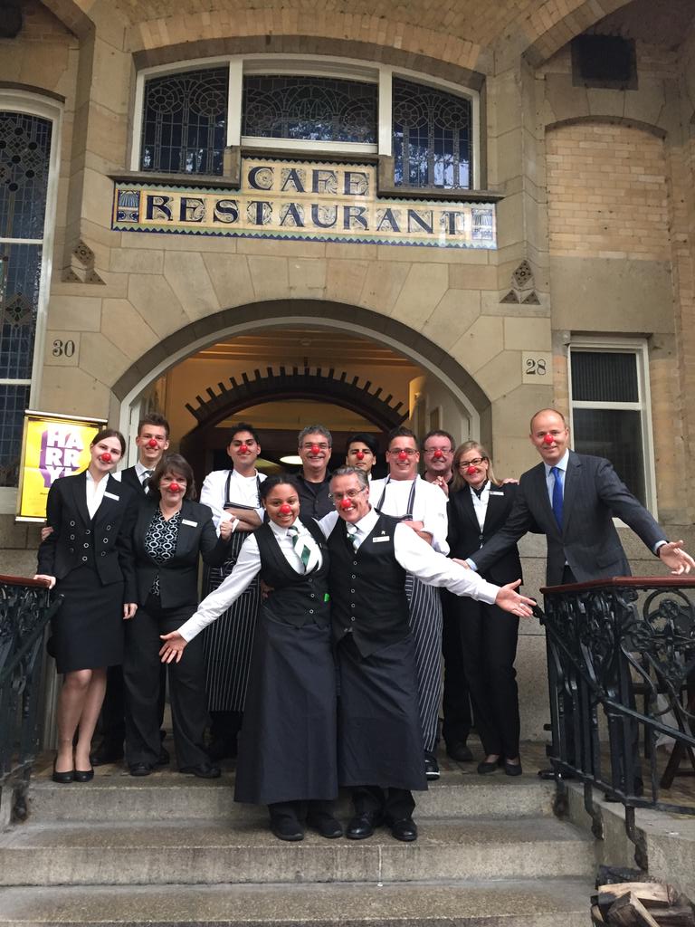 Ik #zetmop voor #CliniClowns! Trots dat wij #hampshirehotels hebben bijgedragen aan 1 miljoen bezoeken.