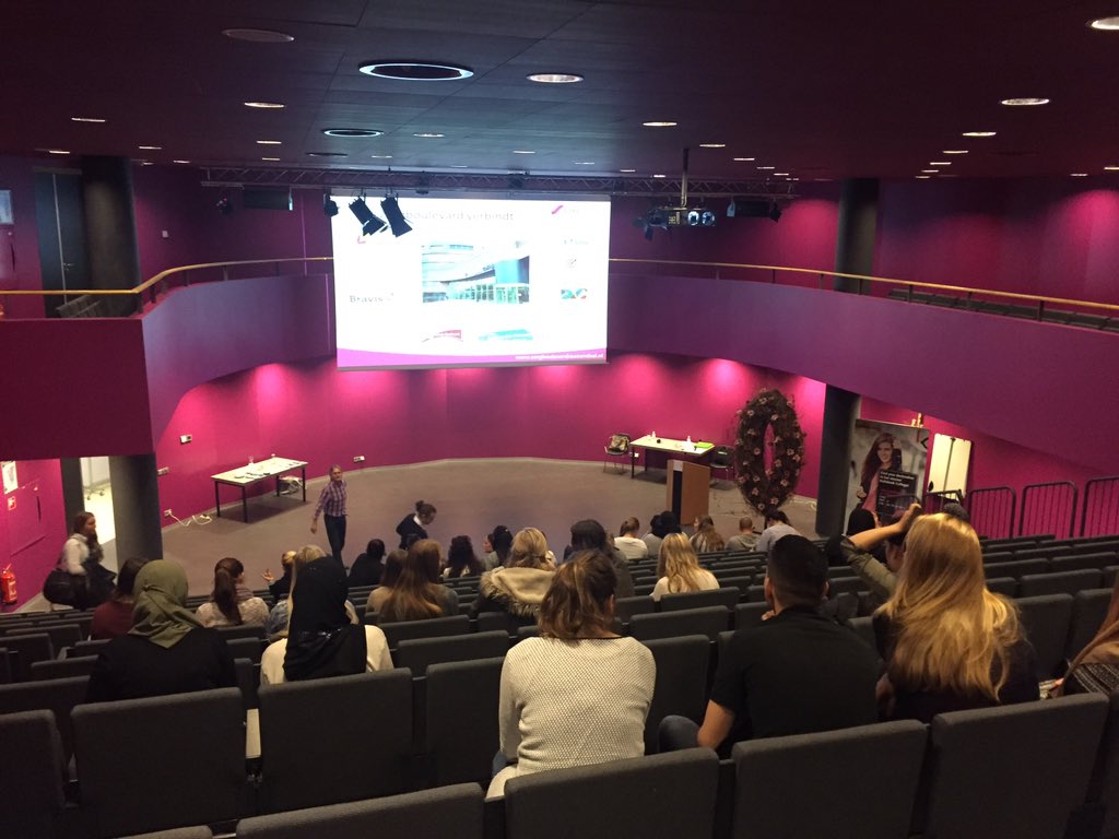 ObliNL's tweet photo. Alles klaar voor masterclass #dehydratie in @KellebeekColleg en @CICWestBrabant. Door #marceldehaas1 #fifactory https://t.co/vjjhqe6q0w
