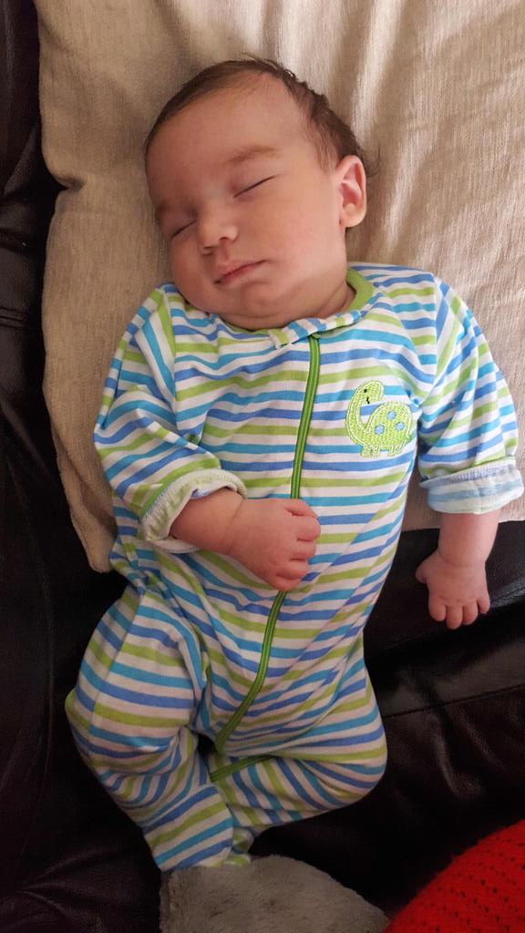 elinshall's tweet image. This wee prince needs to waken asap for bath, we have afternoon plans! #SleepingMachine #HurryUp 💙