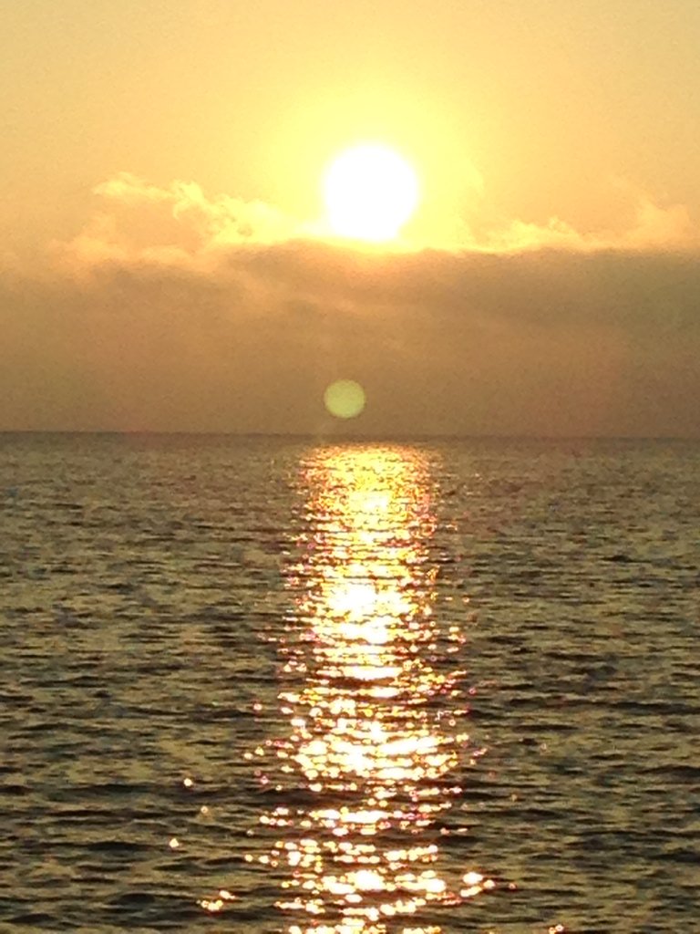 Nocamp's tweet photo. @garyhaglund @Phemail sunrise beautiful wherever you are! https://t.co/HAYnkogIdl