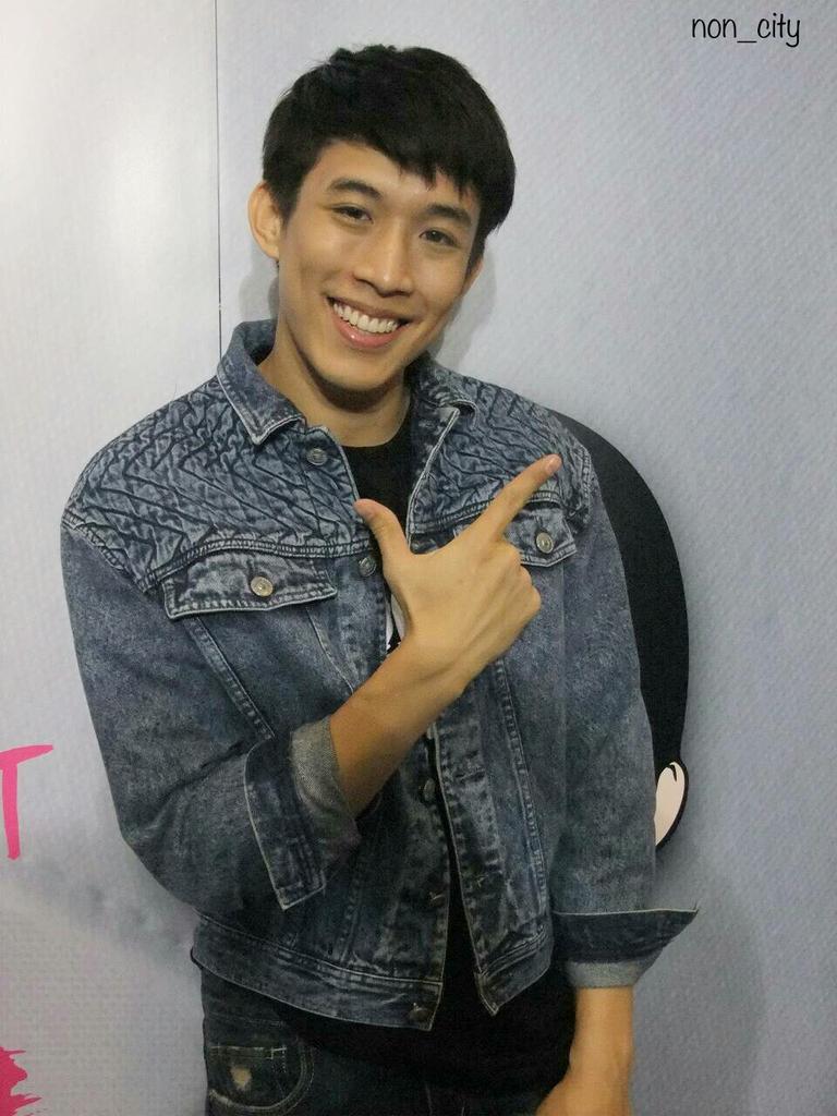 NonCity_'s tweet photo. เป็นหวัดให้คิดถึงทิฟฟี่ แต่ถ้าสบายดีให้คิดถึงพี่นน 😄 #แคปชั่นเสี่ยวลอกเค้ามา 55555 https://t.co/ltNO0K7rwh