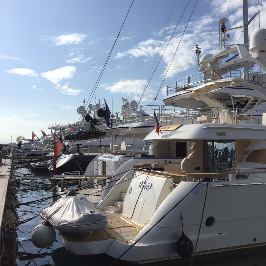 SlipFinderApp's tweet image. Beautiful display of #megayachts outside the @CannesPalais @MarediModa #VIP #slipfinder