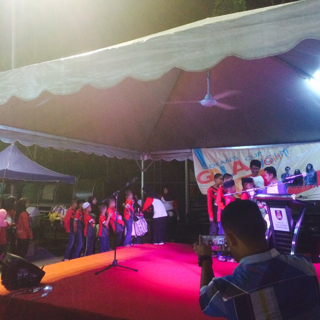 smffpp's tweet photo. Pemberian Goodies Bag utk Rumah Anak Yatim Kasih Harmoni
#BizFlair2015
#GalaNight2015
#kpd2015 https://t.co/fePRzHdhpZ