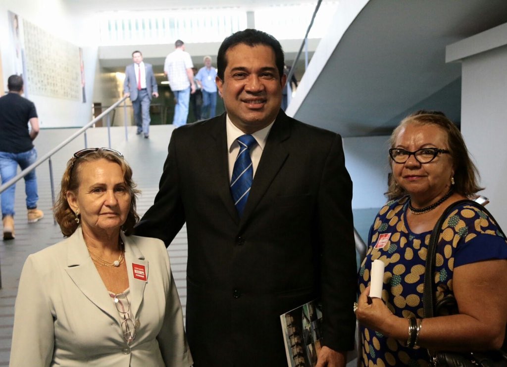 carlosandradedf's tweet photo. As Roraimenses Madalena Magalhães e Sandra Magalhães visitando a Câmara dos Deputados. #BemVindas #Roraima https://t.co/JbLdiLGLFz