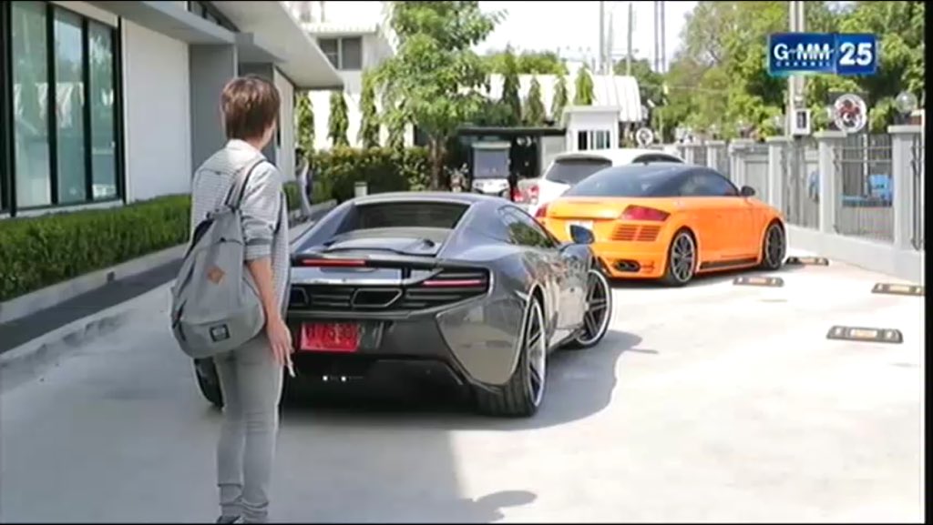 RubyRainnie's tweet image. เห็นรถสวยเป็นไม่ได้ ท่อก็ดังควันก๊เหม็น อ้าววว โซระแบบนี้ต้องง สตรองง!! 5555 #DevilLoverSeries