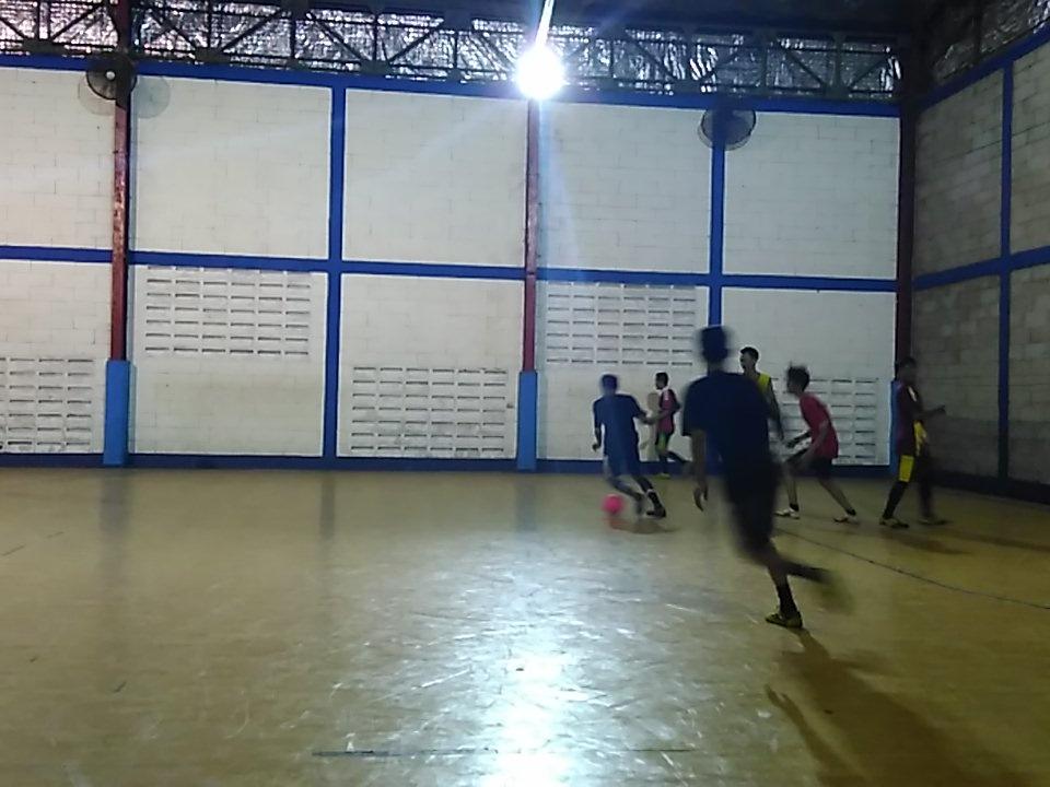 Kegiatan futsal kumandang kom. Unsera mari berkawan semua *cheers