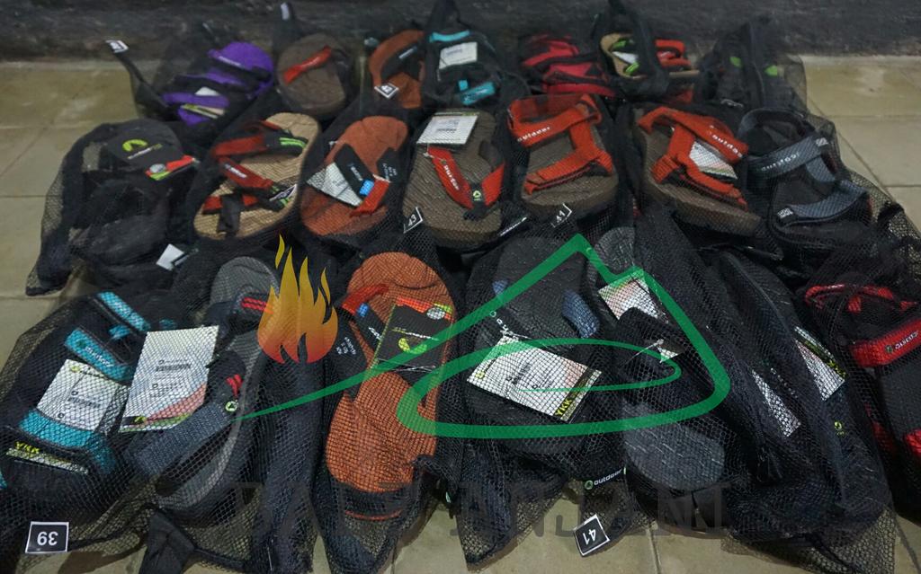 BaleAnjani's tweet photo. Sandal OUTDOOR PRO semua diskon, Bale Anjani 087865810158 pin 578CC143 Kota Mataram @kabarlotim @koranlombok https://t.co/kjStz80FB7