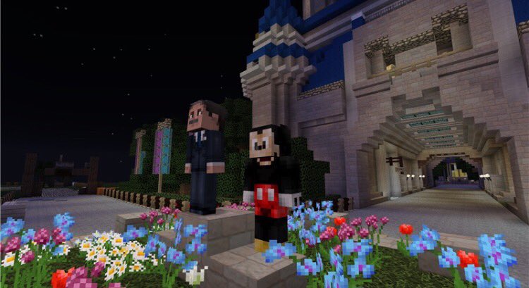 MCDreamUS's tweet image. Mickey and Walt watching the days go by infant of the castle, waiting for the arrival of MCDream to come!
