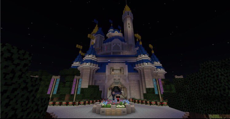 MCDreamUS's tweet image. Mickey and Walt watching the days go by infant of the castle, waiting for the arrival of MCDream to come!