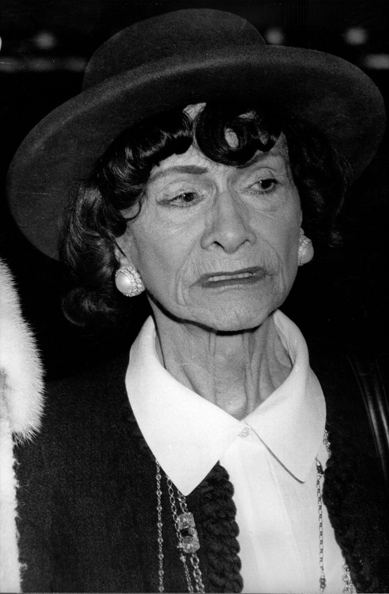 stilo_es's tweet photo. "Si quieres ser original, prepárate para ser imitada". Coco Chanel.¡Buenos días viernes! https://t.co/CZFH9YGNC1