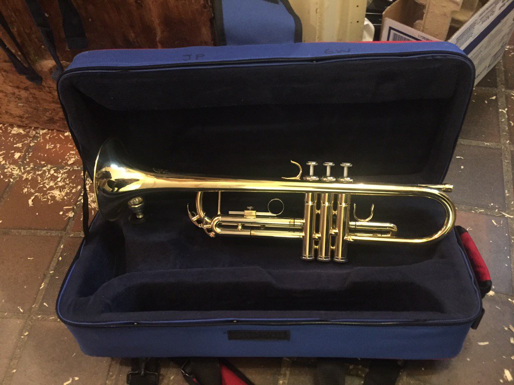 TurnerandGeorge's tweet photo. We need your help, Twitter! This was left behind at EC1 yesterday evening. Would like to reunite it with it's owner! https://t.co/vI0Vz7uV1y