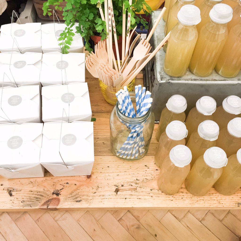 wearestudiotsl's tweet photo. Snack time at the @ModusPR SS16 press day 🍜 #MODUSSS16 https://t.co/Y1ea7b8yvj